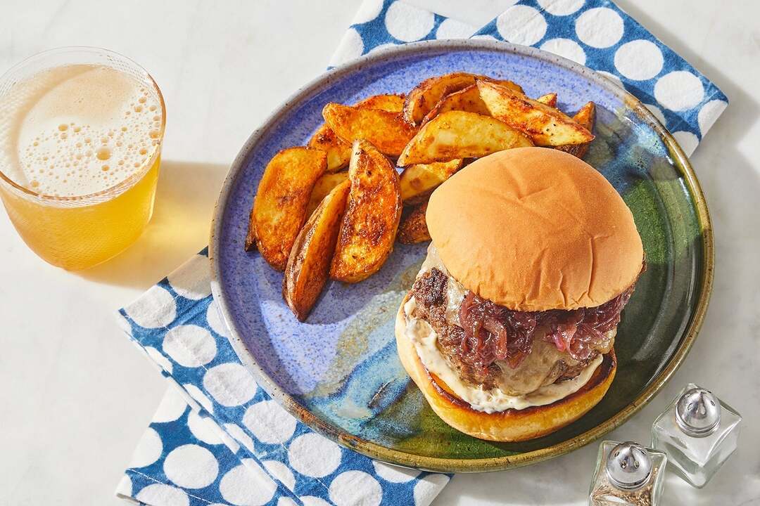 Smoky Cheddar Cheeseburgers