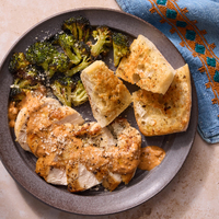Creamy Romesco Chicken & Garlic Bread