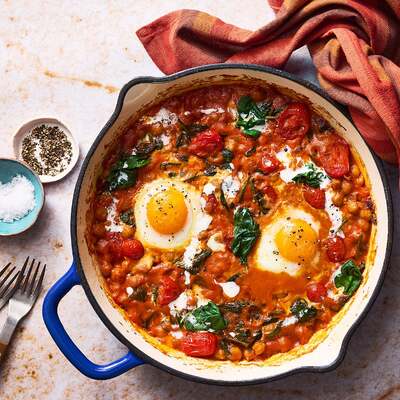 One-Pan Chickpea & Curry Shakshuka