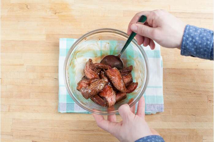 recipe-step-image-Slice the flank steak: