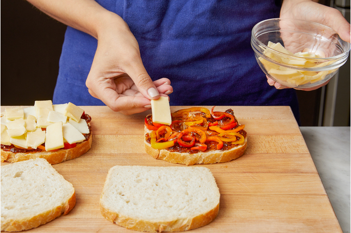 recipe-step-image-Assemble the sandwiches