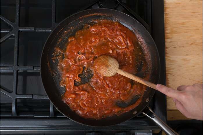 recipe-step-image-Make the sauce