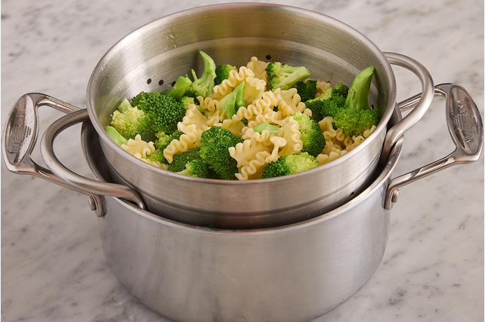 recipe-step-image-Cook the pasta & broccoli