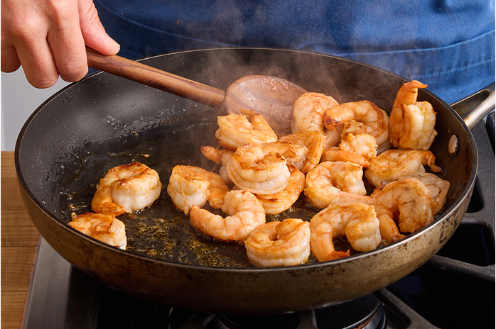 recipe-step-image-Cook the shrimp 