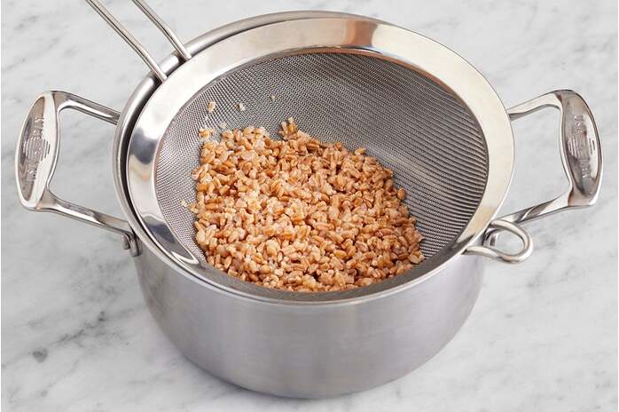 recipe-step-image-Cook & finish the farro 