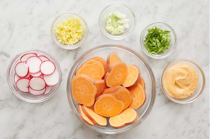recipe-step-image-Prepare the ingredients & make the spicy mayonnaise: