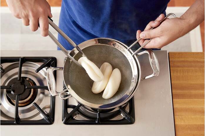 recipe-step-image-Steam the buns: