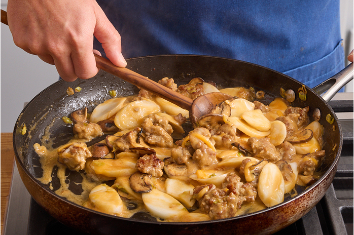 recipe-step-image-Finish the rice cakes & serve your dish 