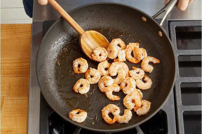 recipe-step-image-Cook the shrimp 