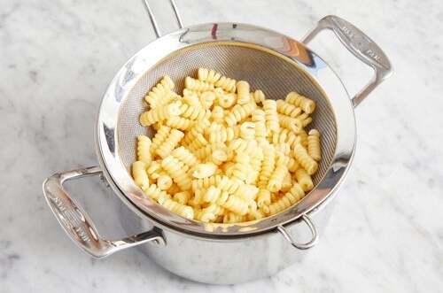 recipe-step-image-Cook the pasta: 