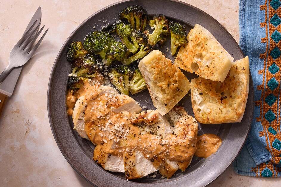 Creamy Romesco Chicken & Garlic Bread