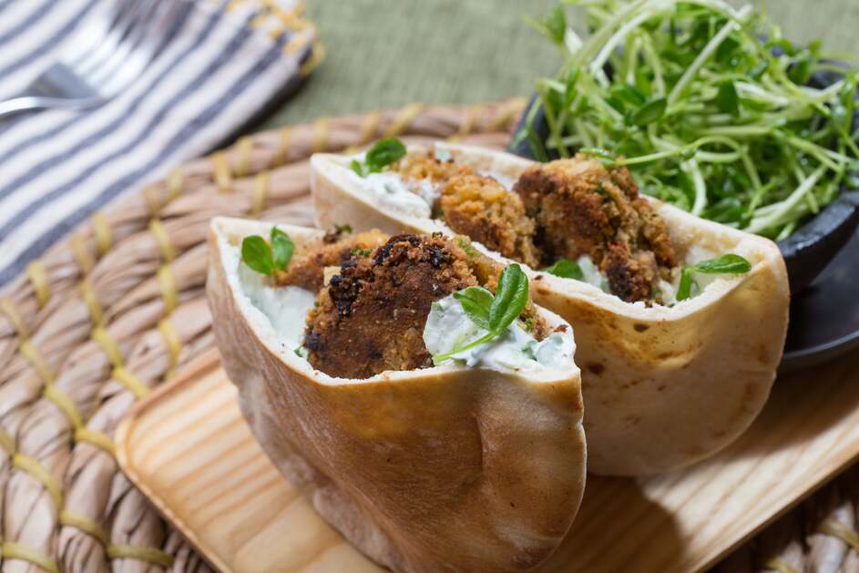 Falafel Pitas & Tzatziki