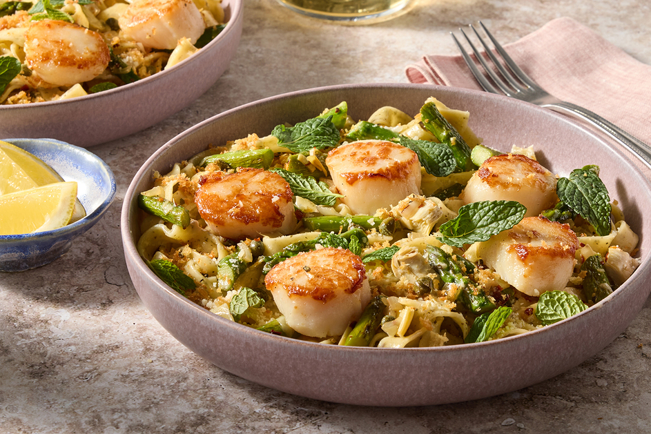 Scallops over Creamy Lemon Fettuccine