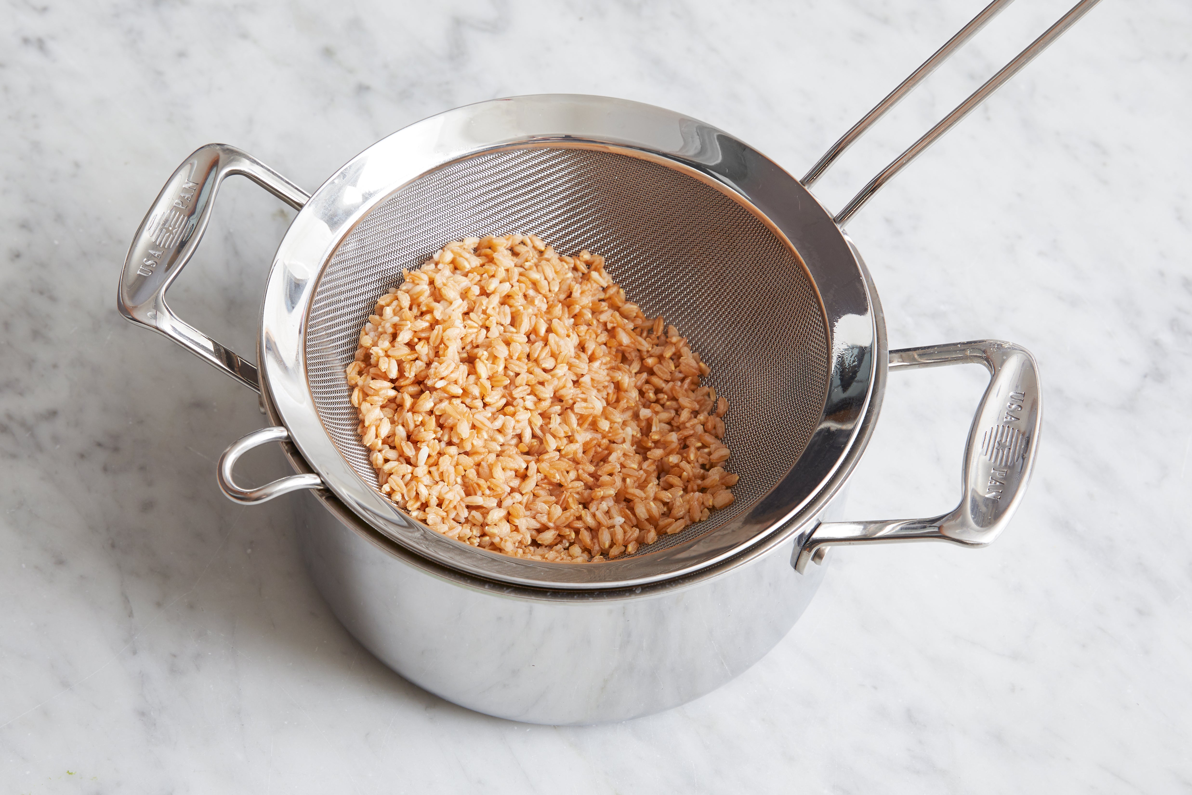 recipe-step-image-Cook the farro:}