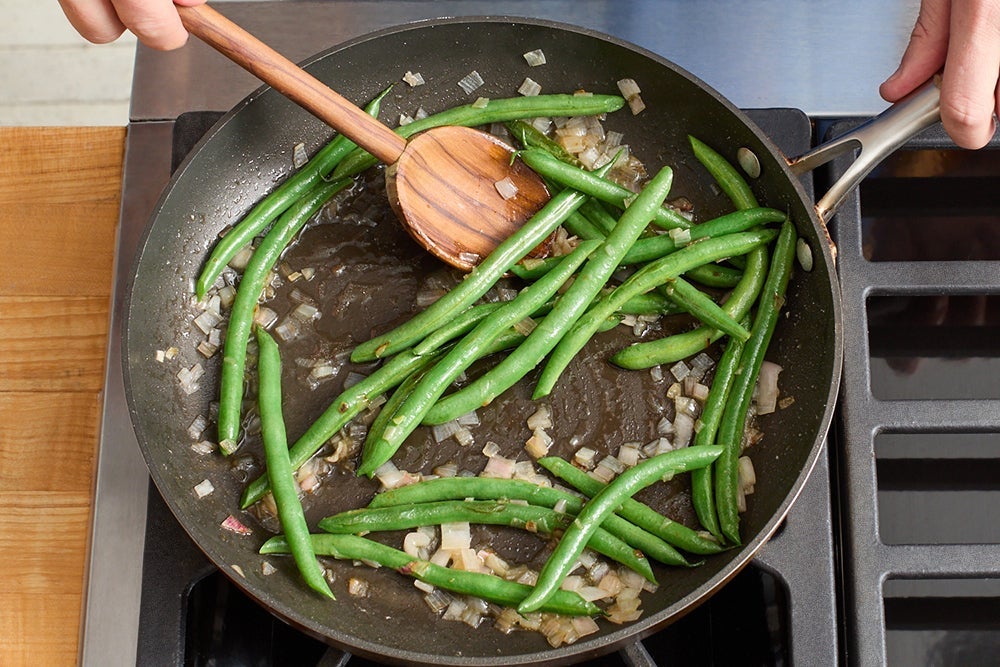 recipe-step-image-Cook the green beans}