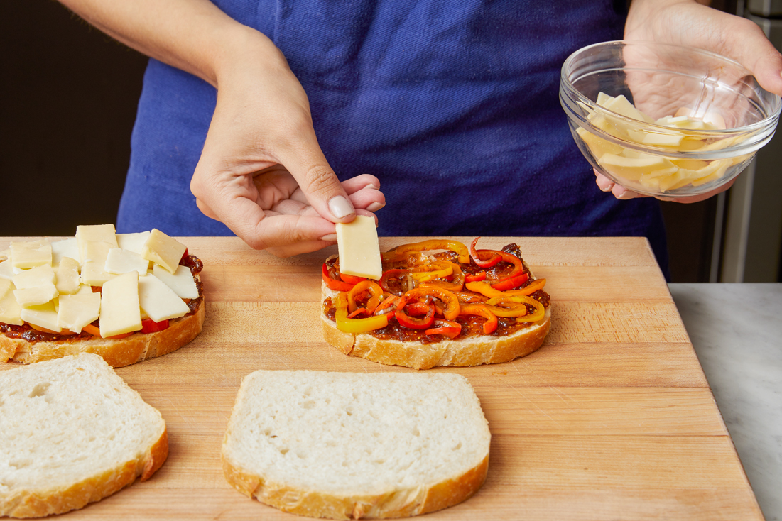 recipe-step-image-Assemble the sandwiches}