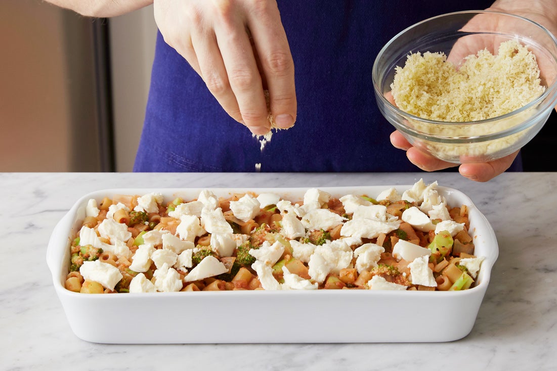 recipe-step-image-Assemble the casserole:}