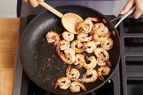 recipe-step-image-Cook the shrimp}