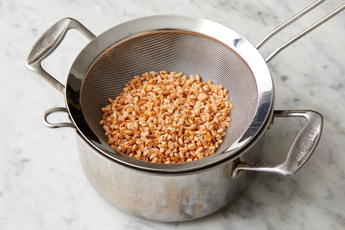 recipe-step-image-Cook the farro}