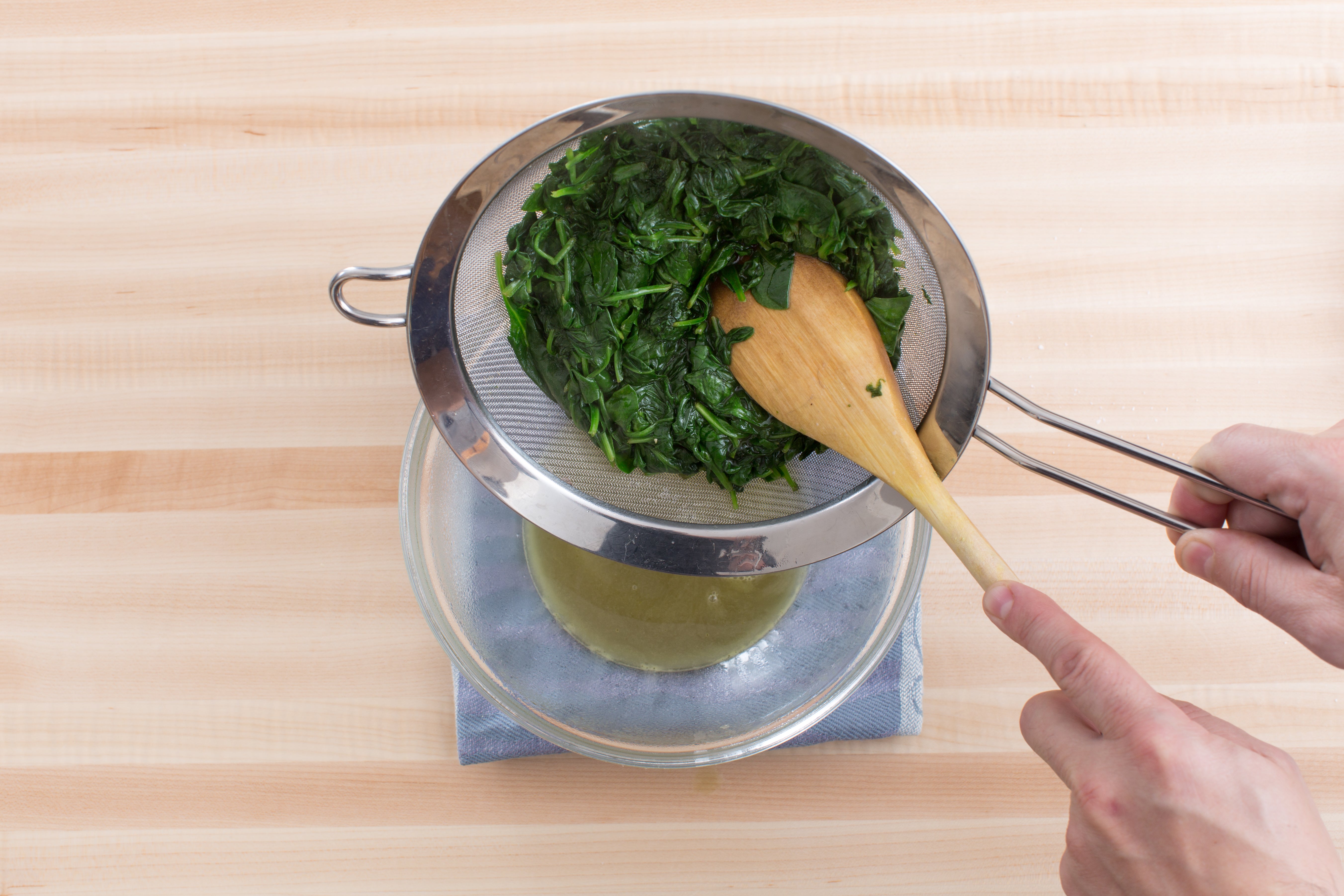recipe-step-image-Cook & drain the spinach:}