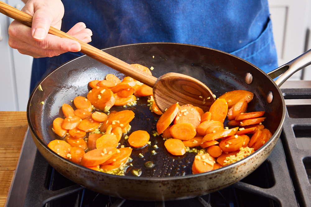 recipe-step-image-Cook & glaze the carrots }