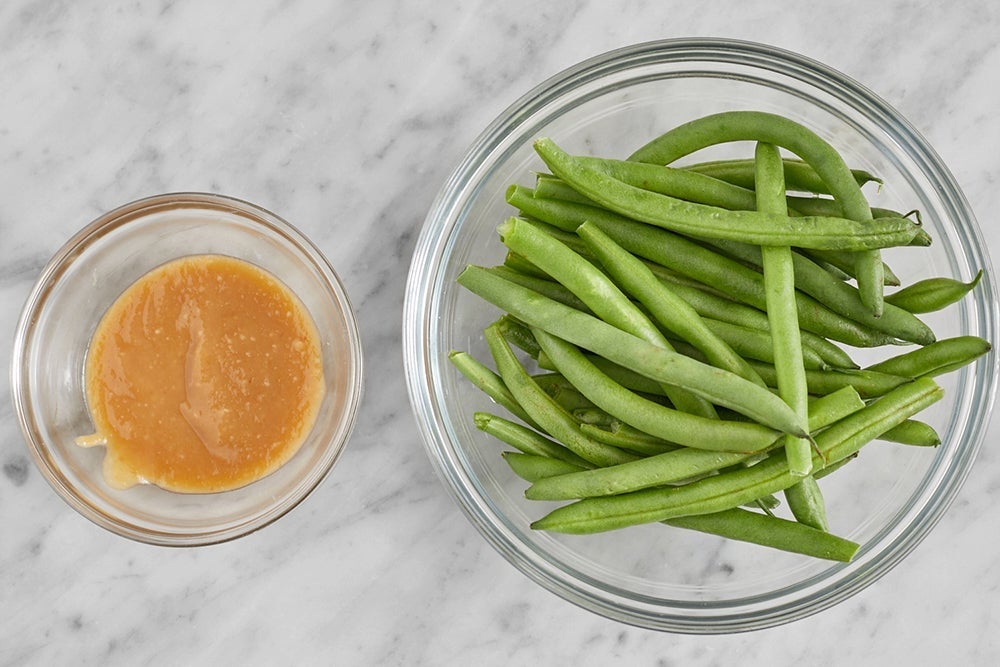 recipe-step-image-Prepare the green beans & make the glaze}