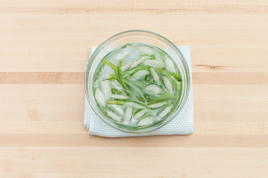 recipe-step-image-Blanch the green beans:}