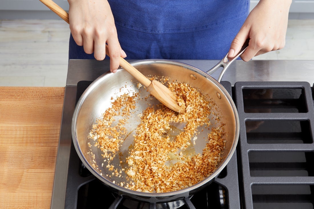 recipe-step-image-Make the garlic breadcrumbs}