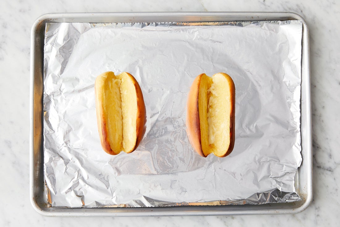 recipe-step-image-Toast the buns:}