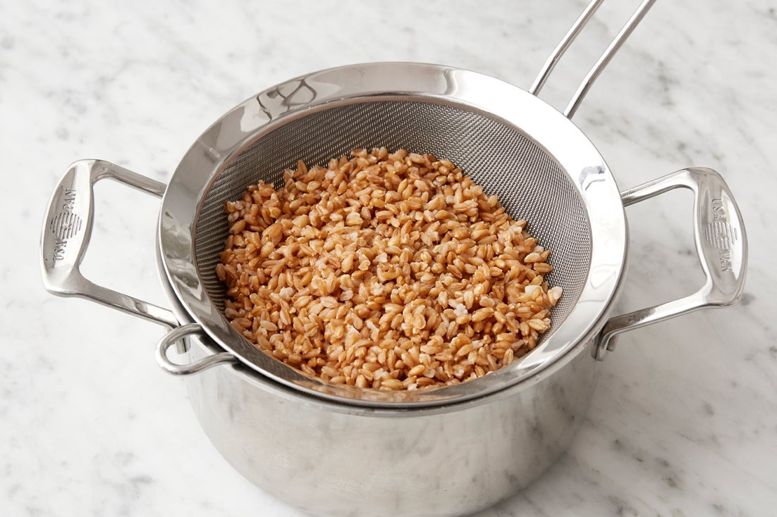 recipe-step-image-Cook the farro:}