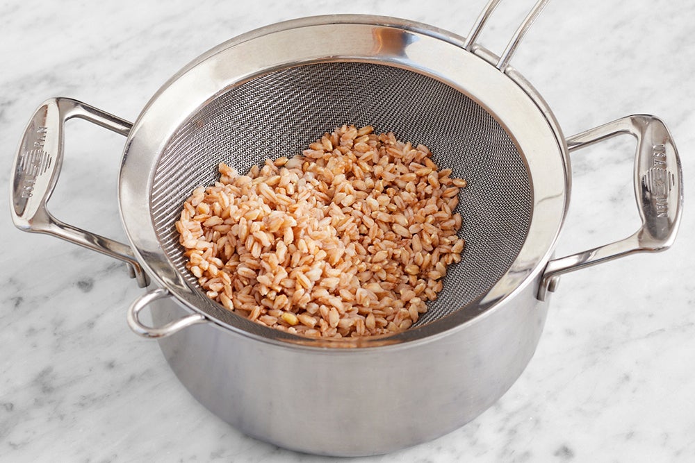 recipe-step-image-Cook the farro}