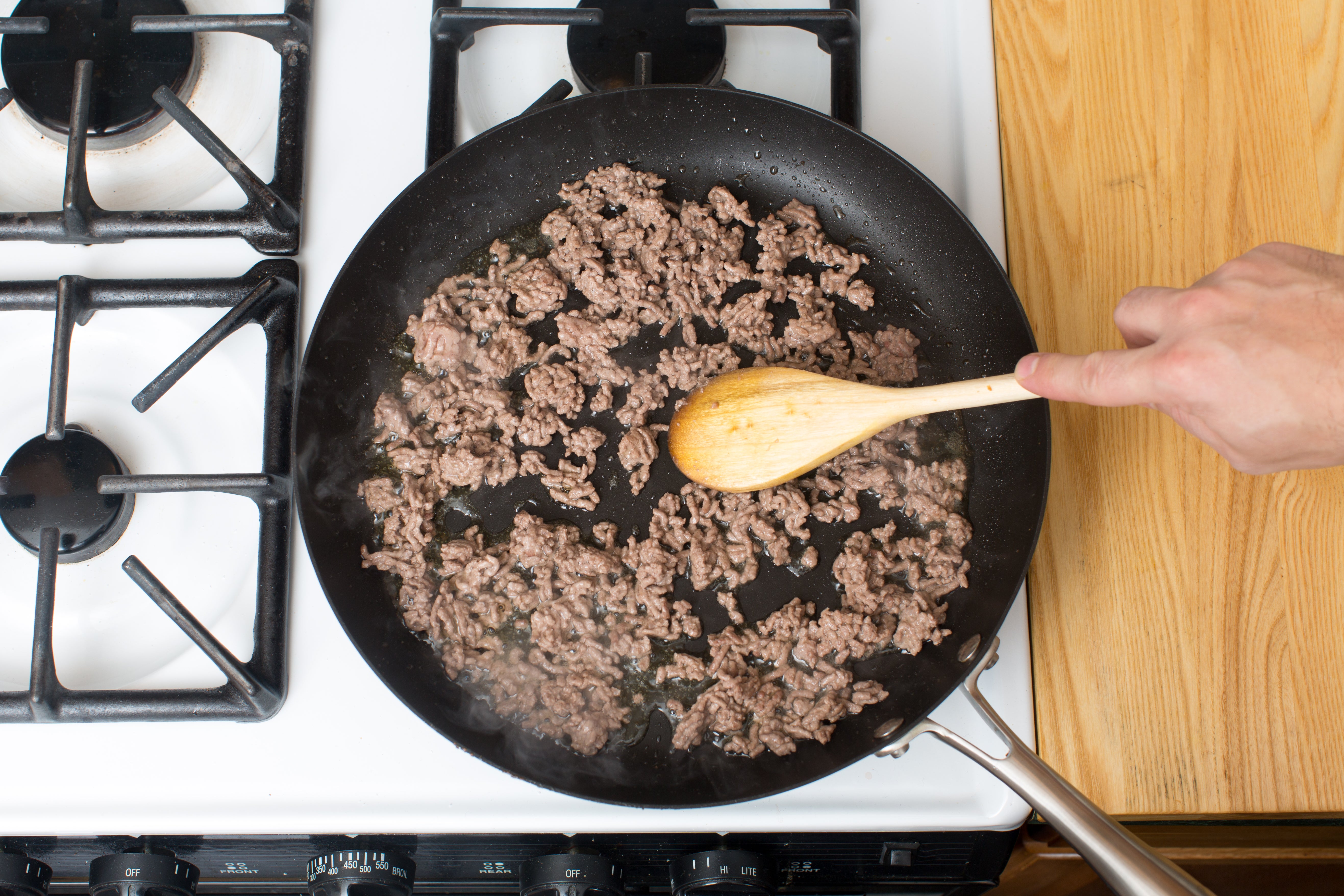 recipe-step-image-Brown the beef:}