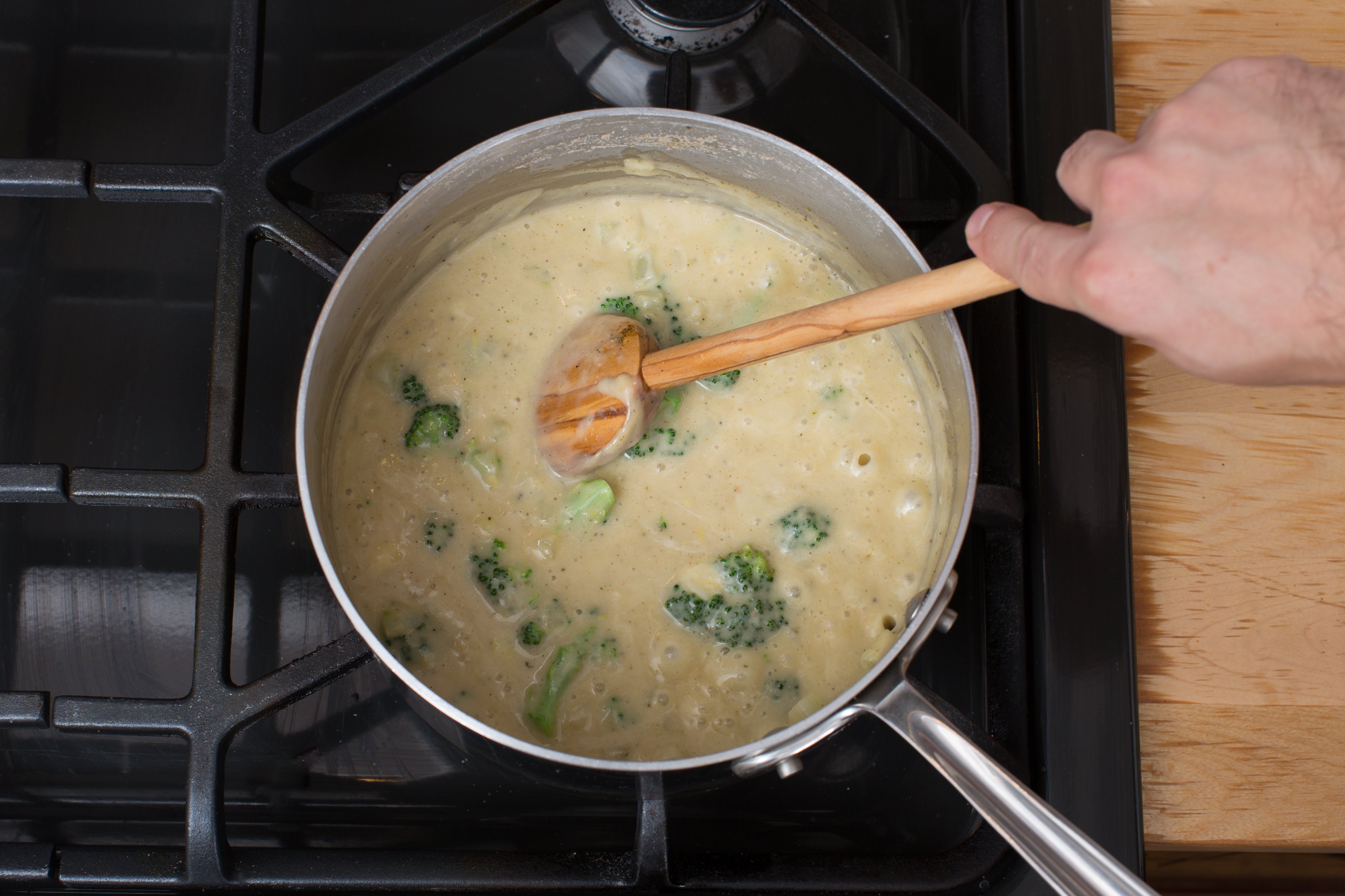 recipe-step-image-Make the béchamel sauce & add the broccoli}