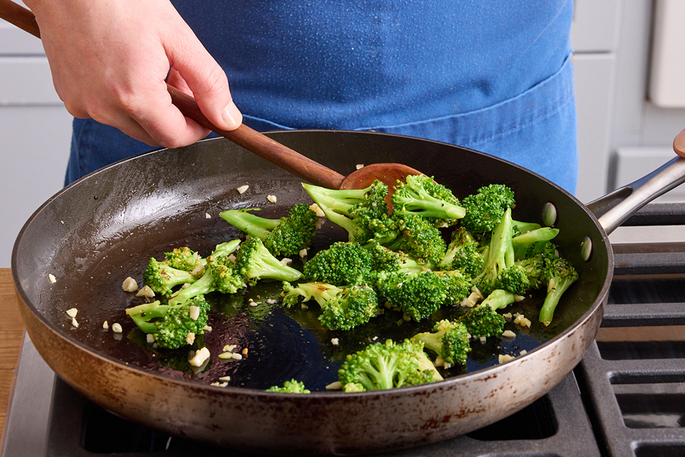 recipe-step-image-Cook the broccoli}