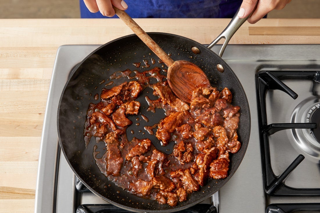 recipe-step-image-Cook the beef & sauce}