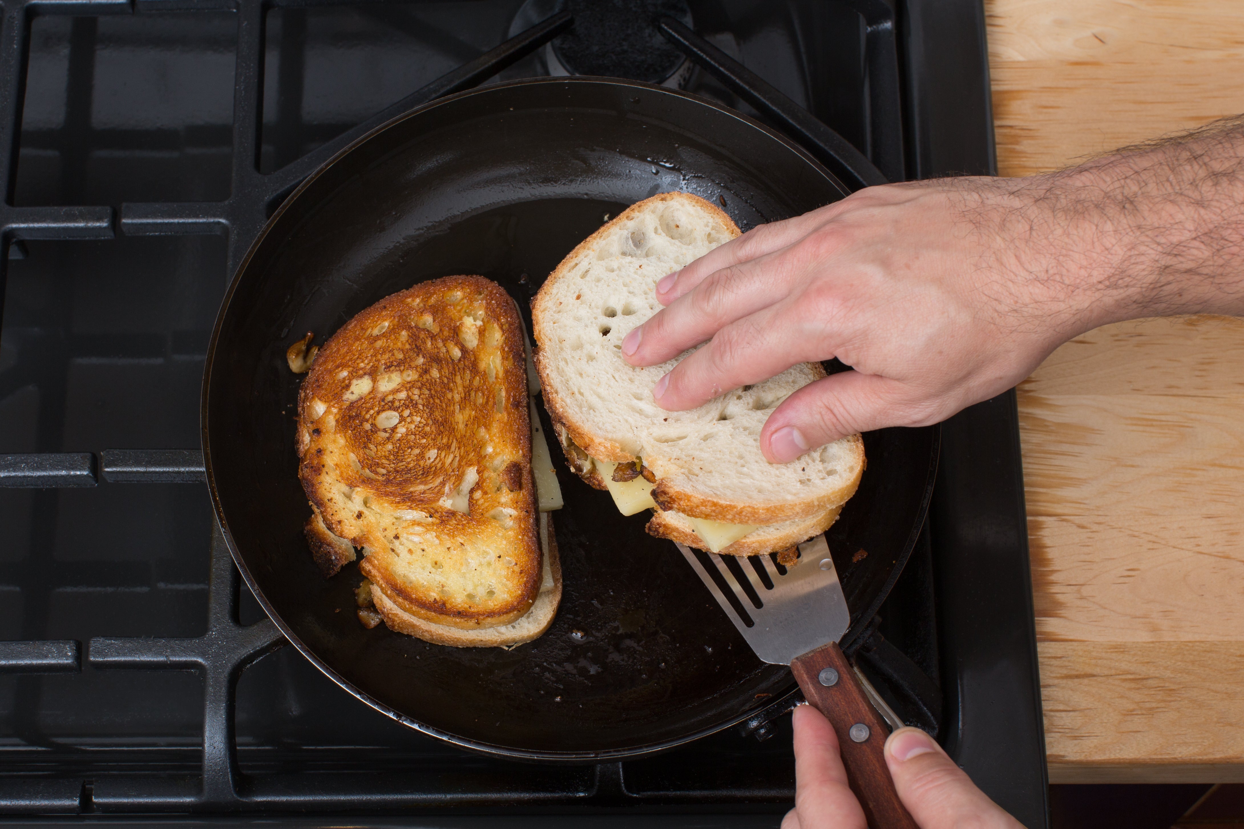 recipe-step-image-Assemble & cook the sandwiches:}