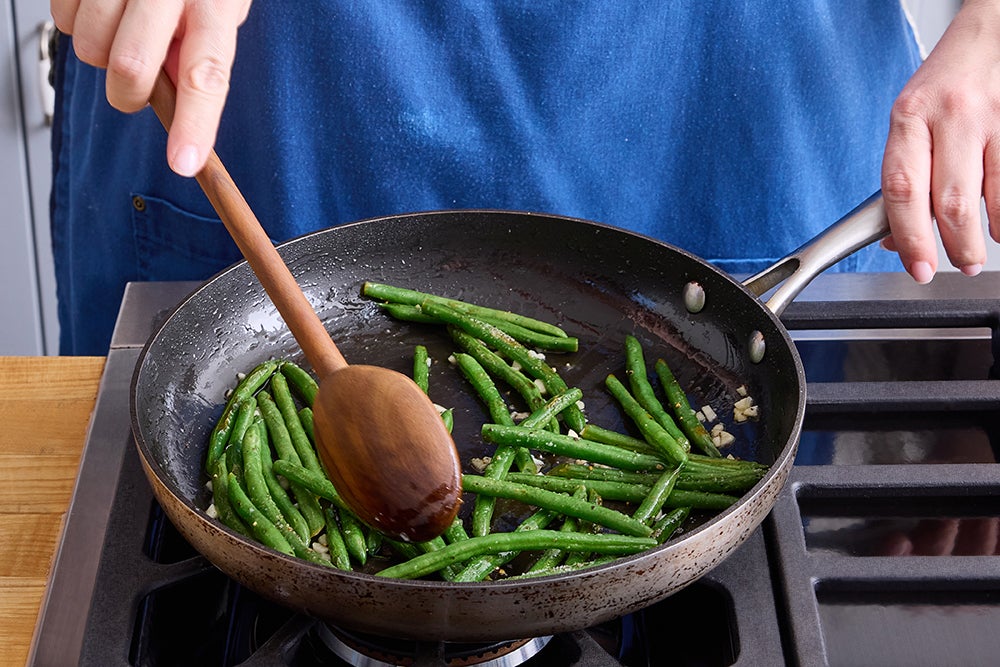 recipe-step-image-Cook the green beans}
