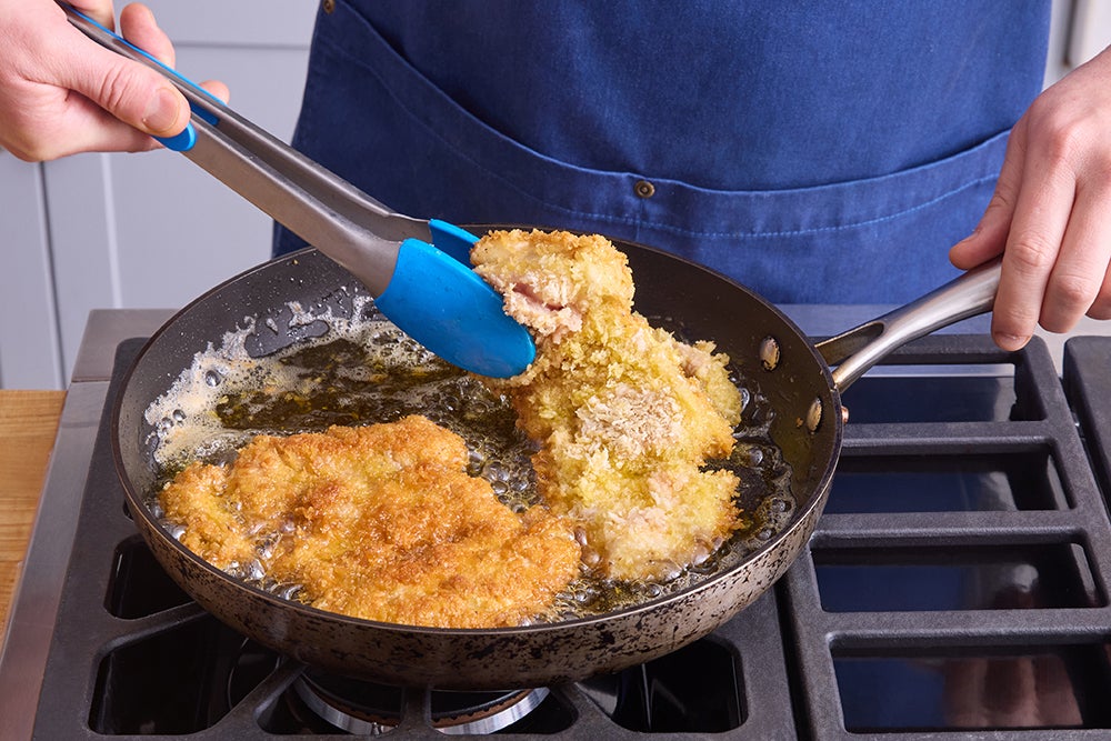 recipe-step-image-Cook the chicken}