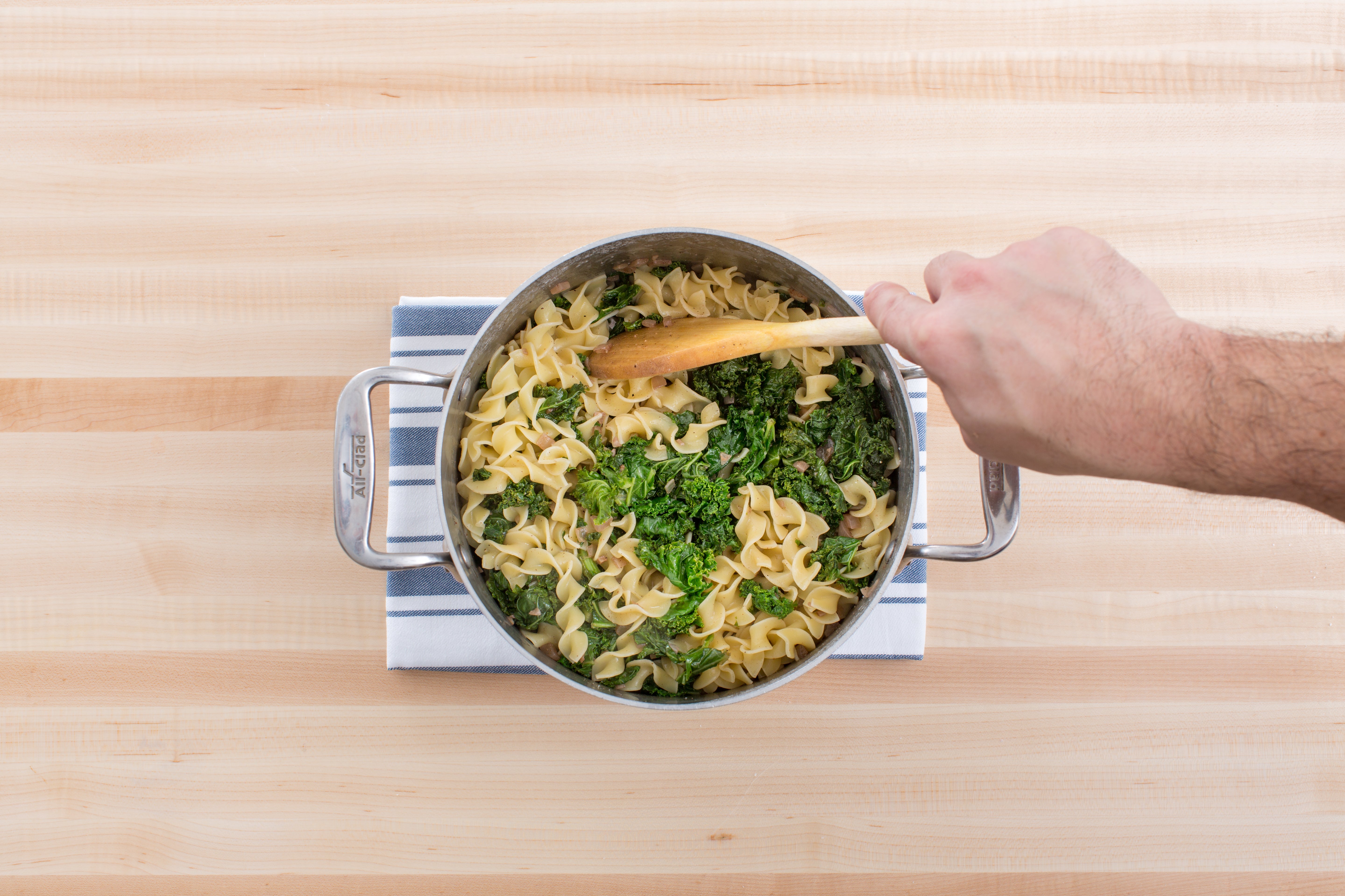 recipe-step-image-Cook the noodles & serve your dish:}