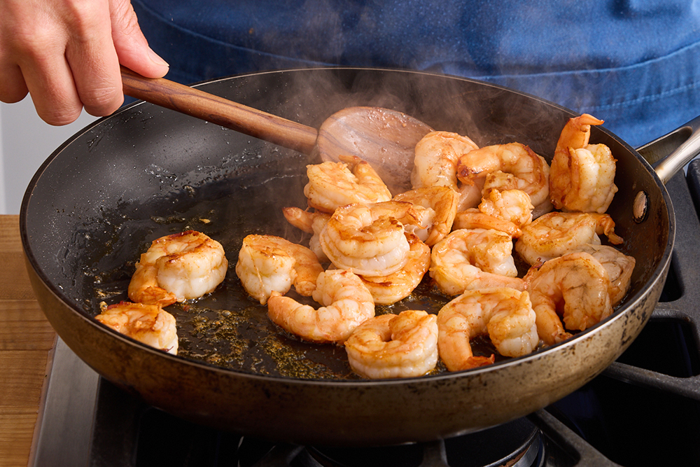 recipe-step-image-Cook the shrimp }