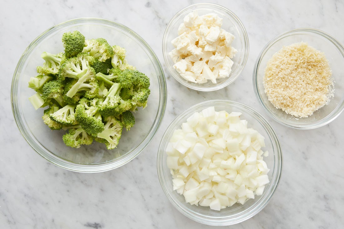 recipe-step-image-Prepare the ingredients & season the breadcrumbs: }
