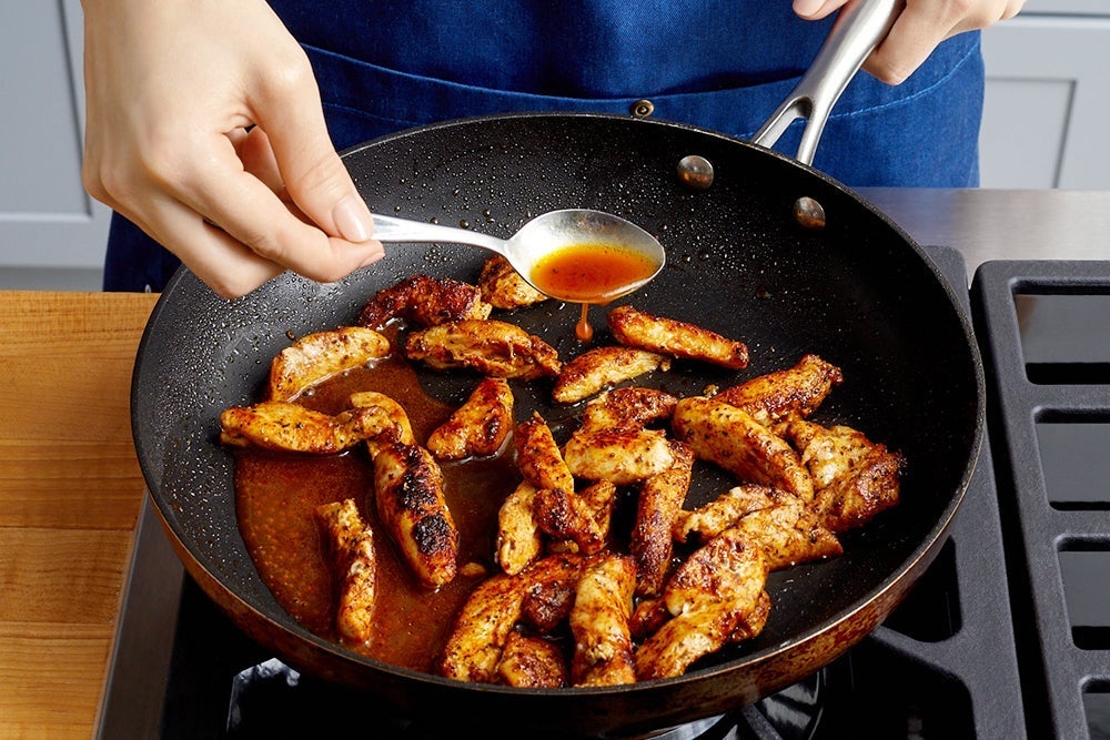 recipe-step-image-Cook & glaze the chicken}