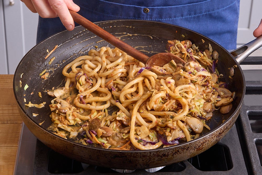 recipe-step-image-Cook the vegetables & noodles }