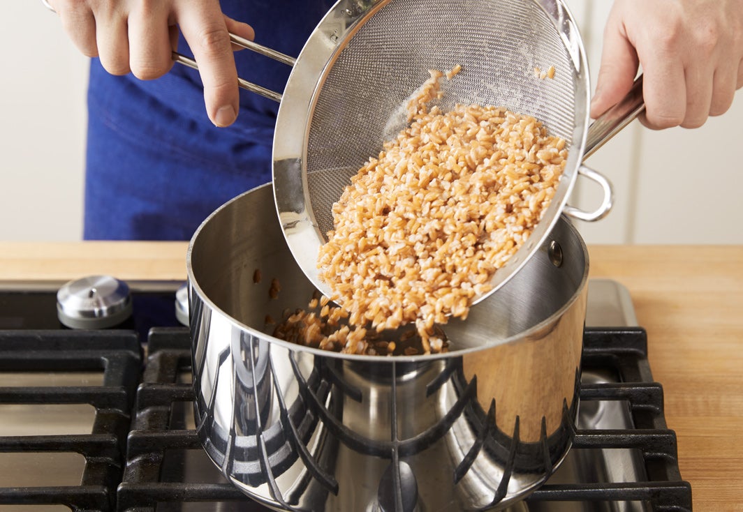 recipe-step-image-Cook the farro:}