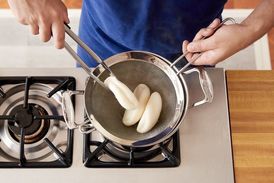 recipe-step-image-Steam the buns:}