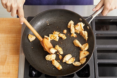 recipe-step-image-Cook the chicken:}
