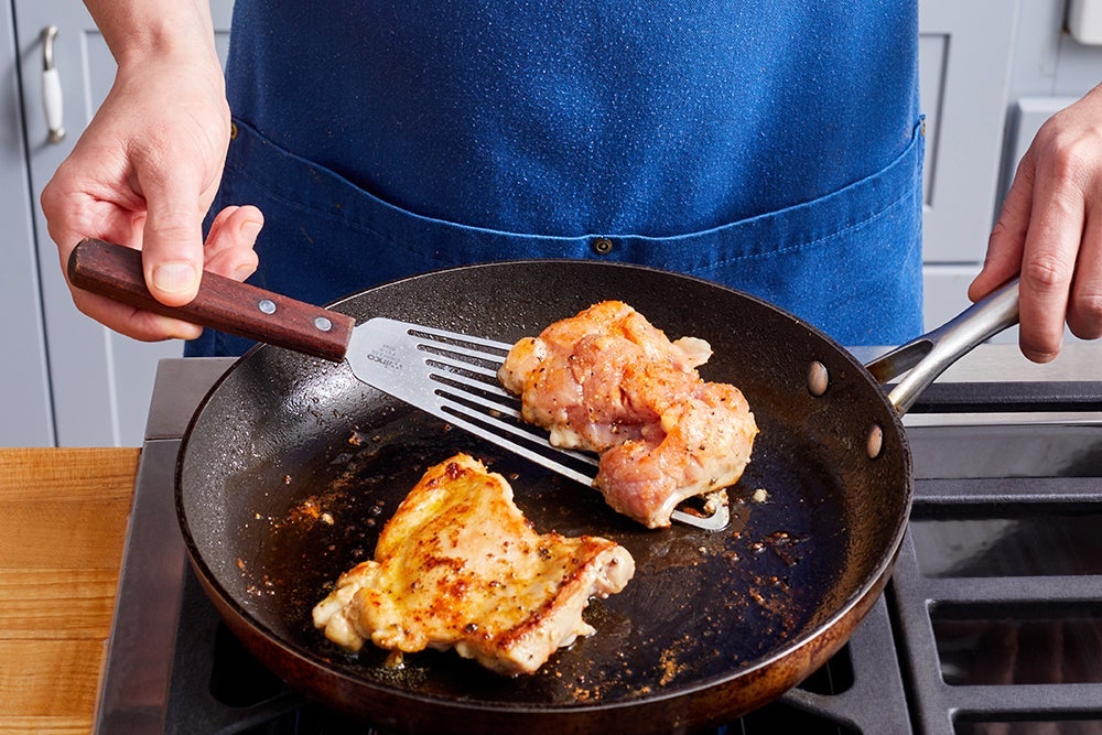 recipe-step-image-Cook & slice the chicken}