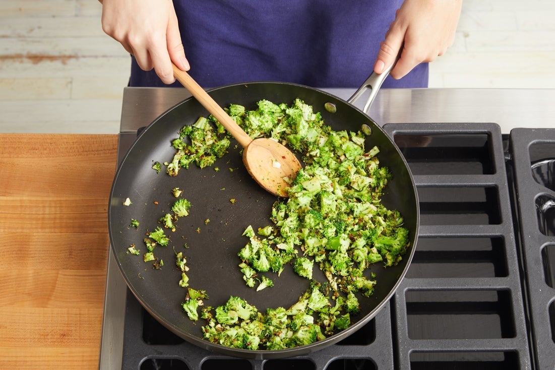 recipe-step-image-Cook the broccoli}