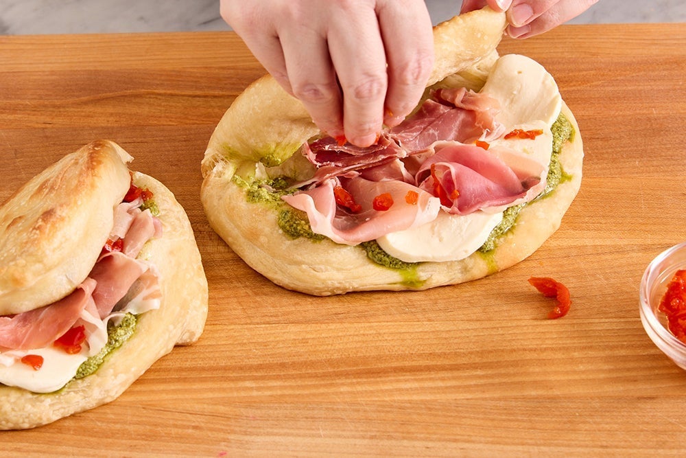 recipe-step-image-Assemble the sandwiches}