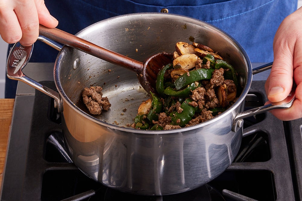 recipe-step-image-Cook the beef & vegetables}